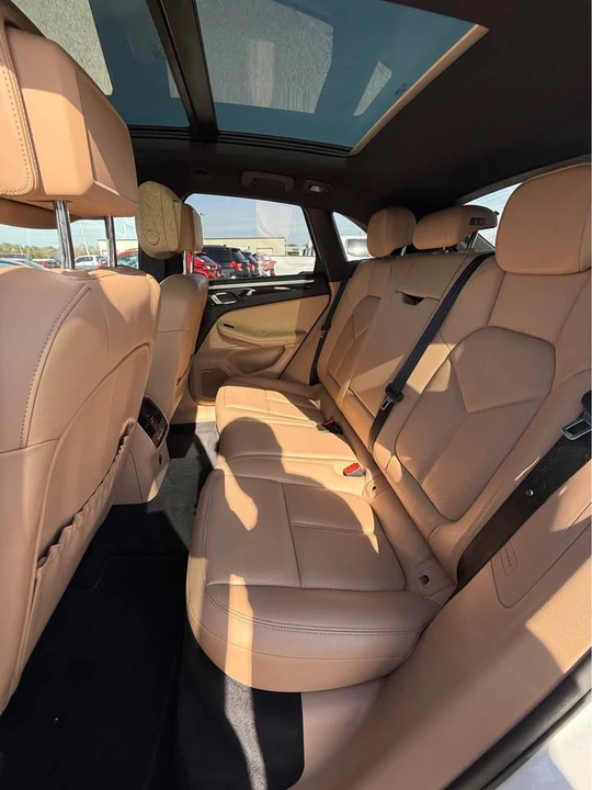 2020 Porsche Macan - Image 10 of 13