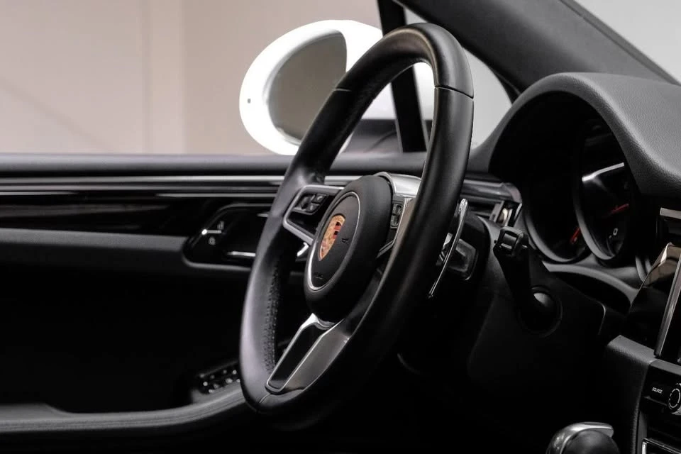 2020 Porsche Macan - Image 16 of 20