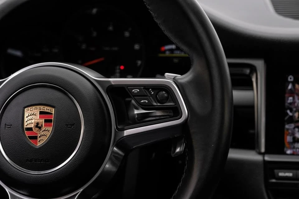 2020 Porsche Macan - Image 19 of 20