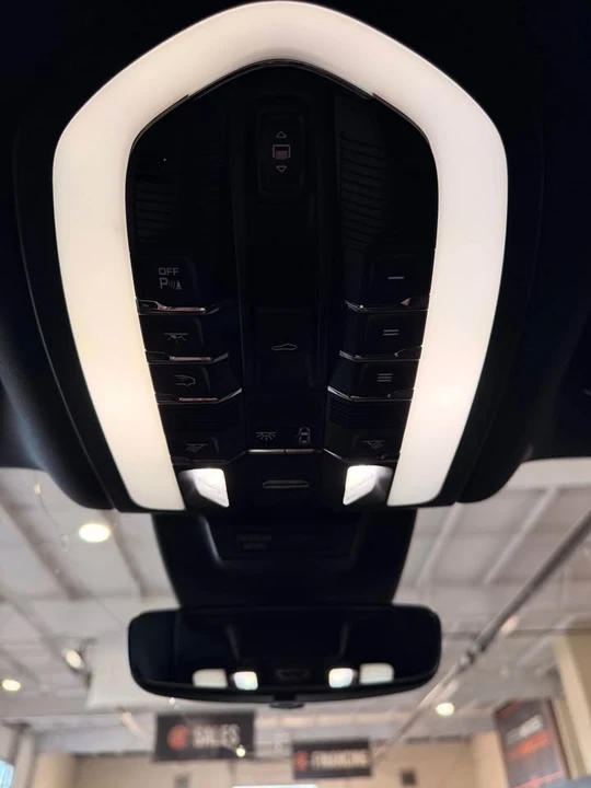 2020 Porsche Macan - Image 13 of 16