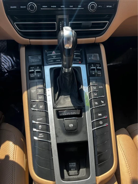 2020 Porsche Macan - Image 12 of 13