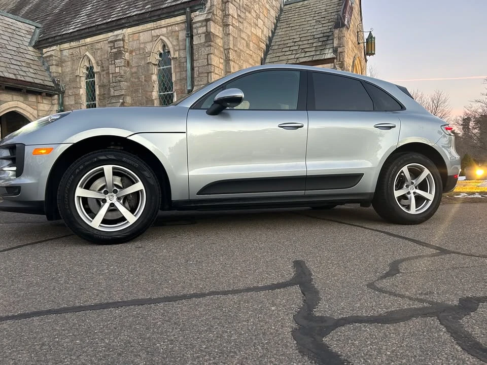 2020 Porsche Macan - Image 17 of 19