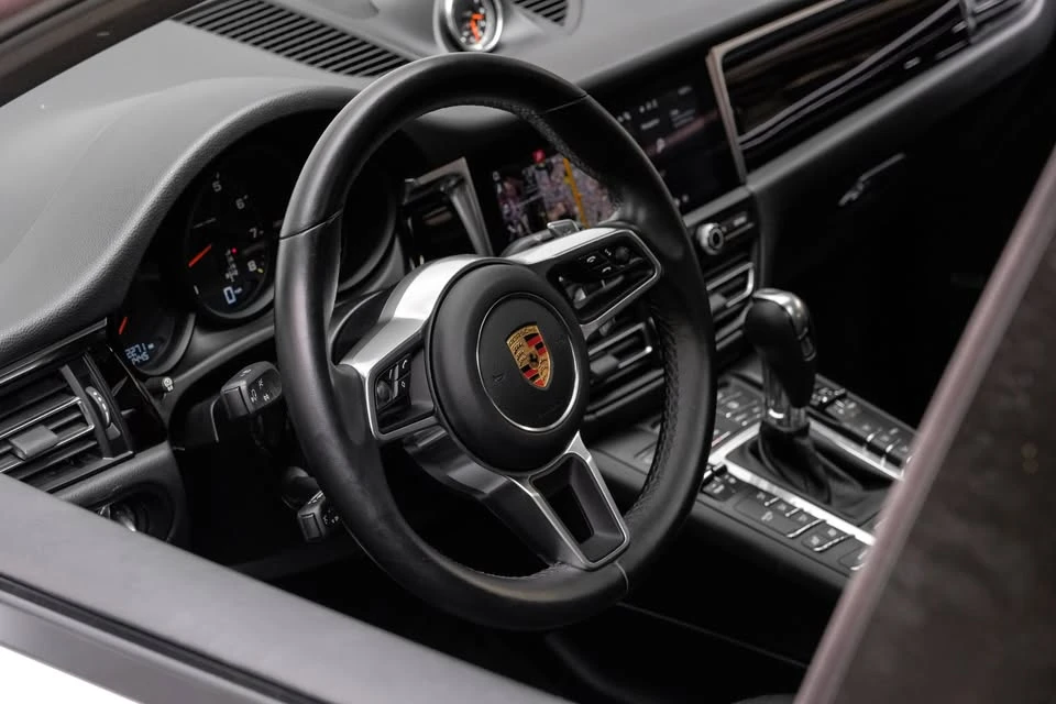 2020 Porsche Macan - Image 16 of 19