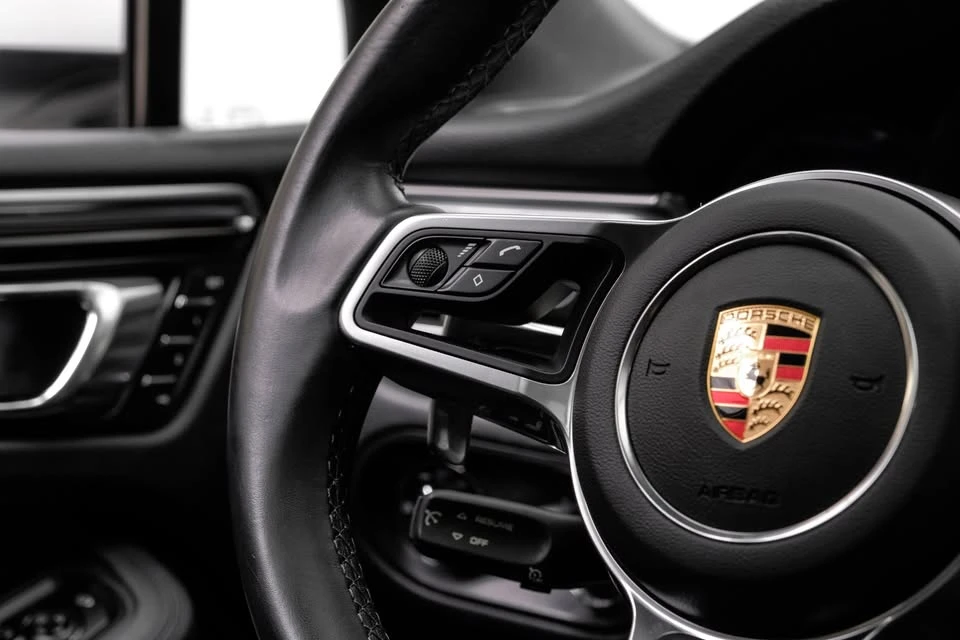 2020 Porsche Macan - Image 17 of 19