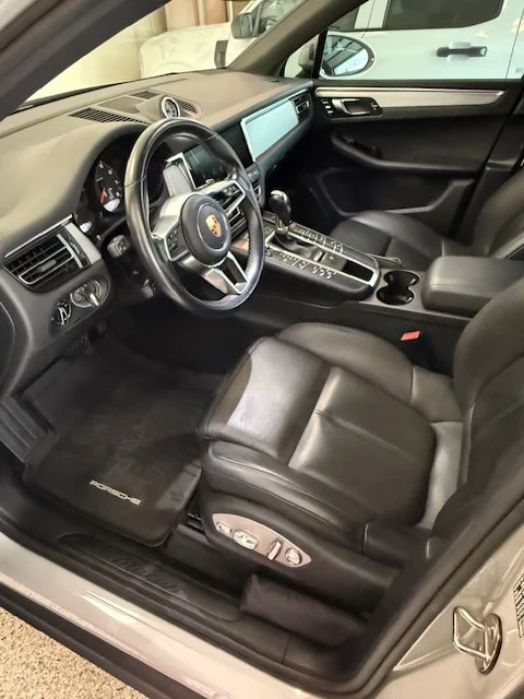2020 Porsche Macan - Image 9 of 11
