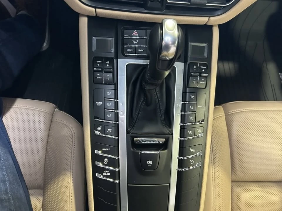2020 Porsche Macan - Image 14 of 18