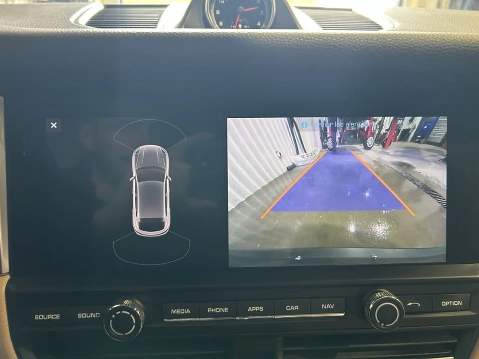2020 Porsche Macan - Image 17 of 18