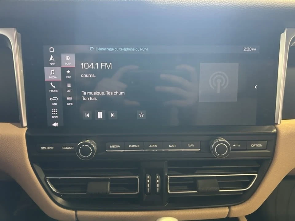 2020 Porsche Macan - Image 15 of 18
