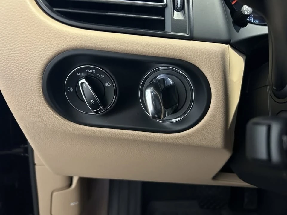 2020 Porsche Macan - Image 13 of 18