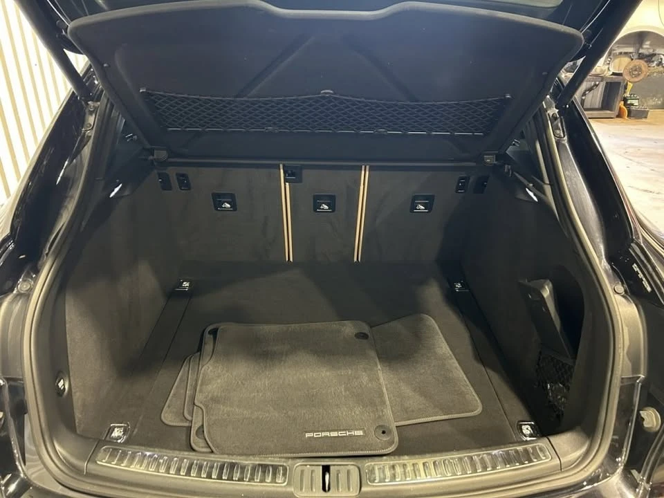 2020 Porsche Macan - Image 9 of 18
