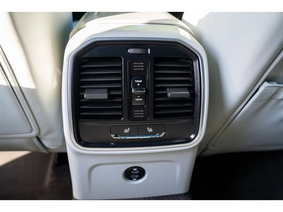 2020 Porsche Macan - Image 17 of 19