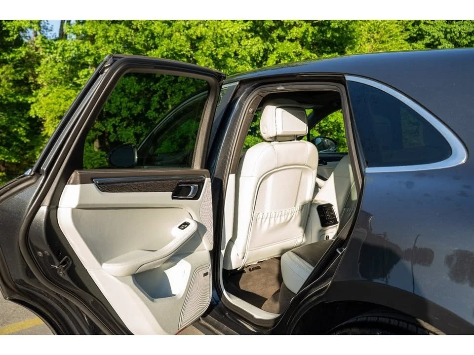 2020 Porsche Macan - Image 11 of 19
