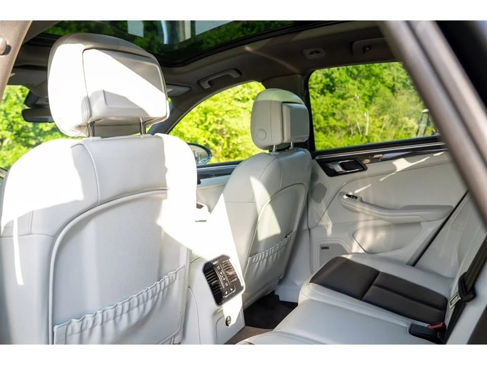 2020 Porsche Macan - Image 15 of 19