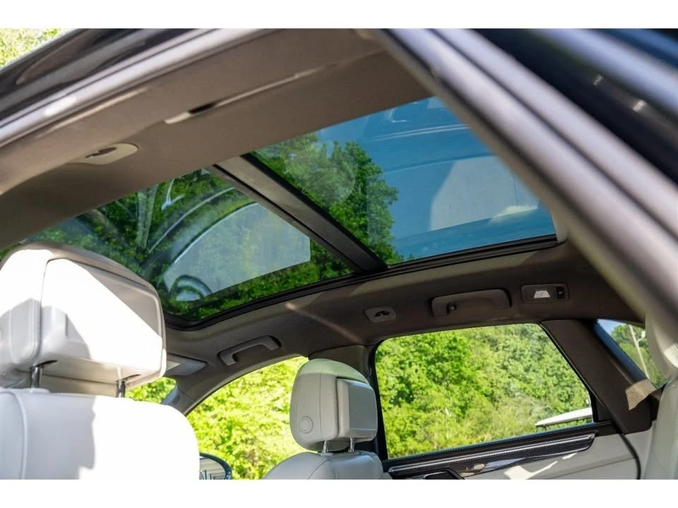 2020 Porsche Macan - Image 16 of 19