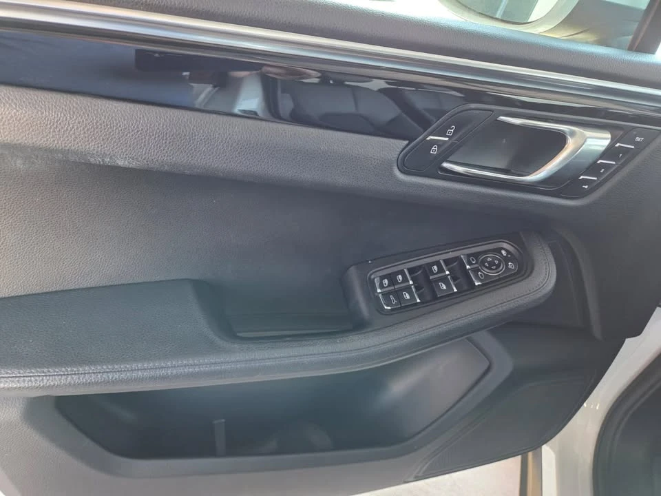 2020 Porsche Macan - Image 8 of 11