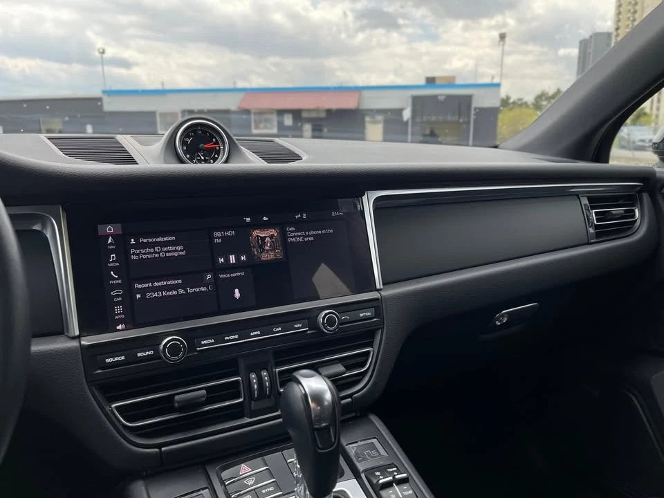 2020 Porsche Macan - Image 11 of 15