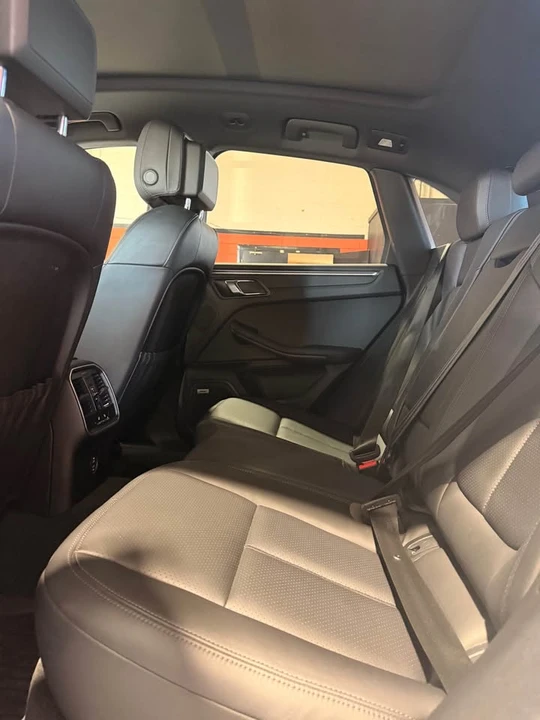 2020 Porsche Macan - Image 10 of 15