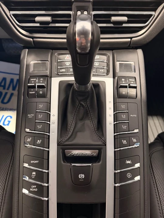 2020 Porsche Macan - Image 14 of 15