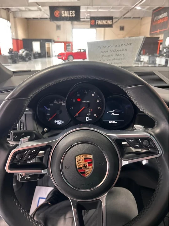 2020 Porsche Macan - Image 10 of 13