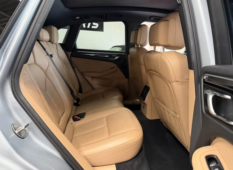 2020 Porsche Macan - Image 16 of 19