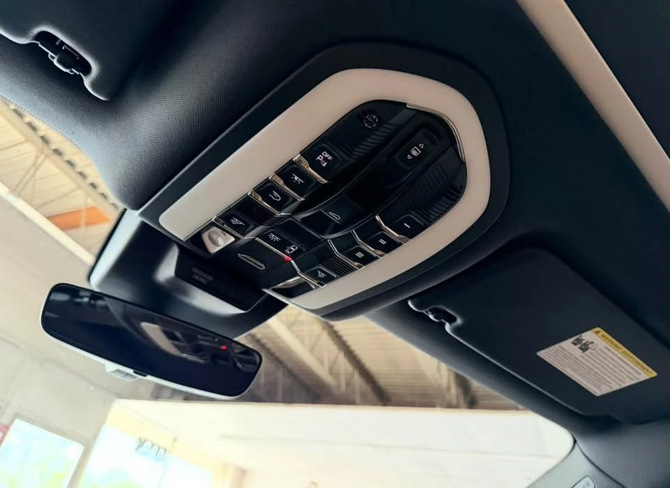 2020 Porsche Macan - Image 8 of 19