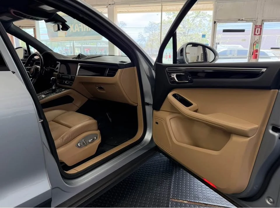 2020 Porsche Macan - Image 13 of 19