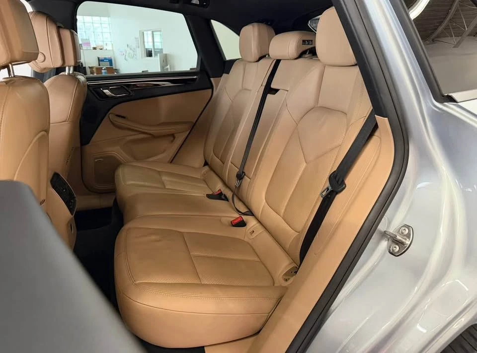 2020 Porsche Macan - Image 18 of 19
