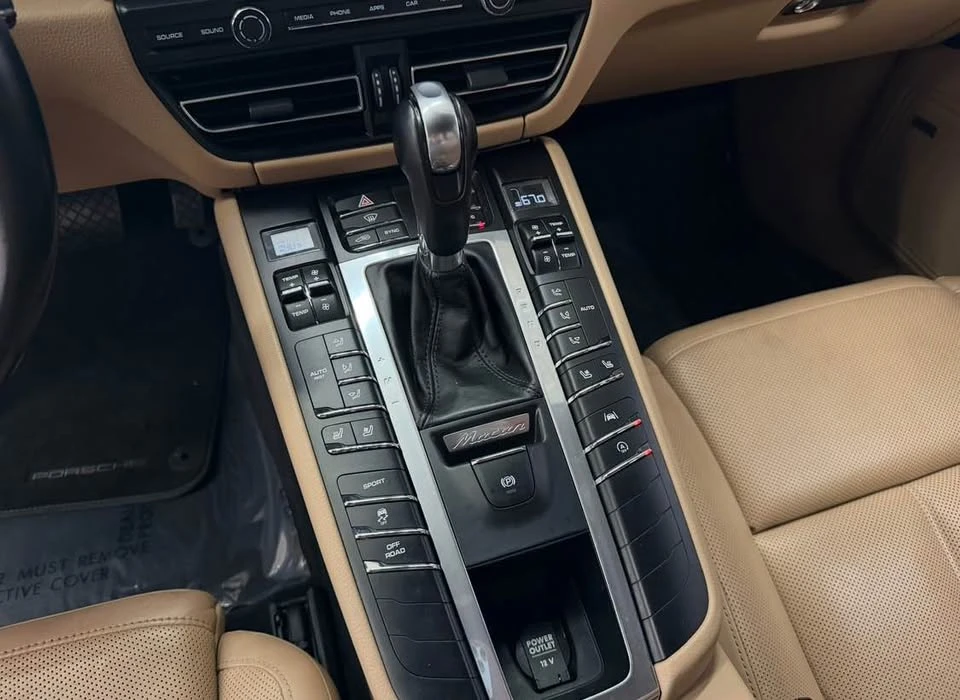 2020 Porsche Macan - Image 11 of 19