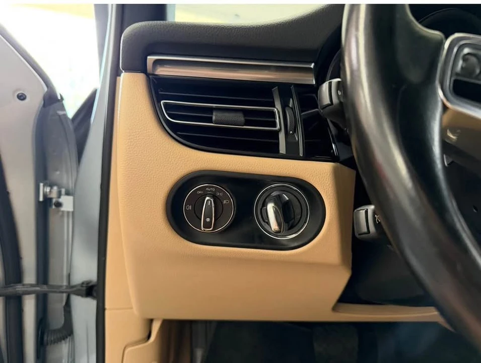 2020 Porsche Macan - Image 9 of 19