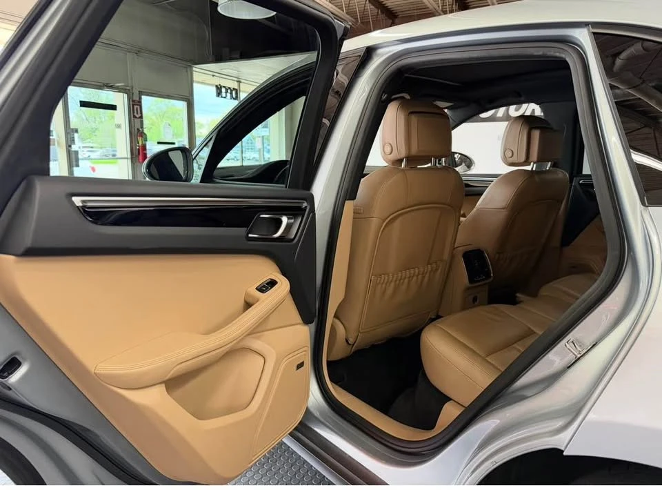 2020 Porsche Macan - Image 17 of 19