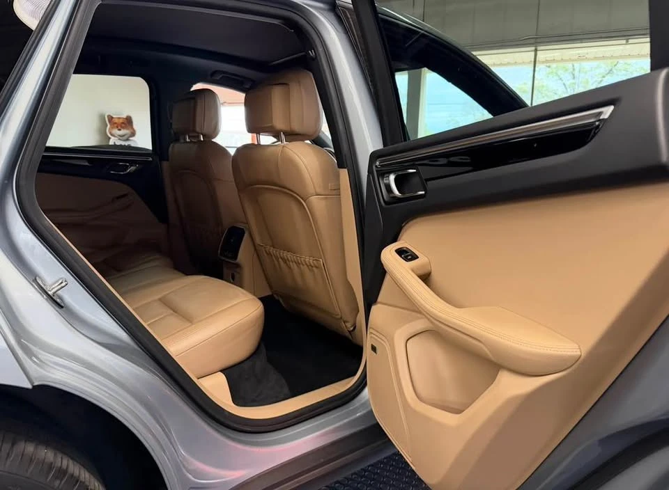 2020 Porsche Macan - Image 15 of 19