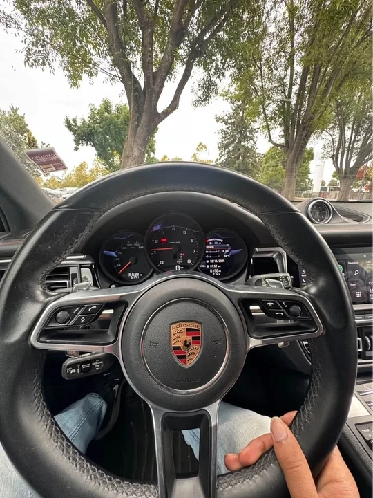 2020 Porsche Macan - Image 9 of 10