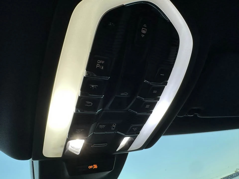 2020 Porsche Macan S - Image 15 of 17
