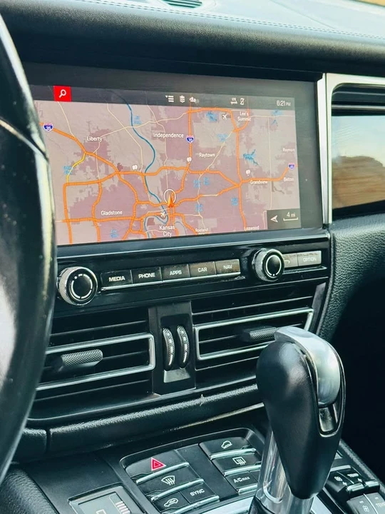 2020 Porsche Macan - Image 13 of 20