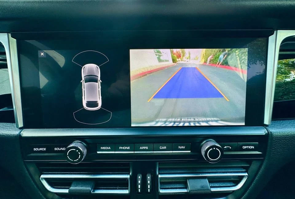 2020 Porsche Macan - Image 15 of 16