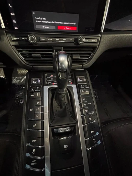 2020 Porsche Macan - Image 10 of 13