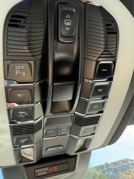 2020 Porsche Macan - Image 13 of 15