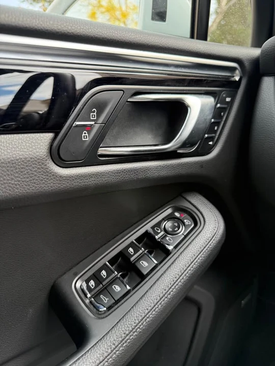 2020 Porsche Macan - Image 10 of 15
