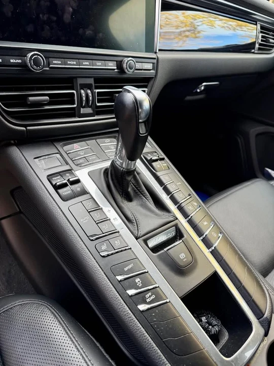 2020 Porsche Macan - Image 7 of 15