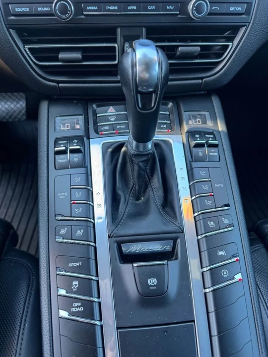 2020 Porsche Macan - Image 10 of 15