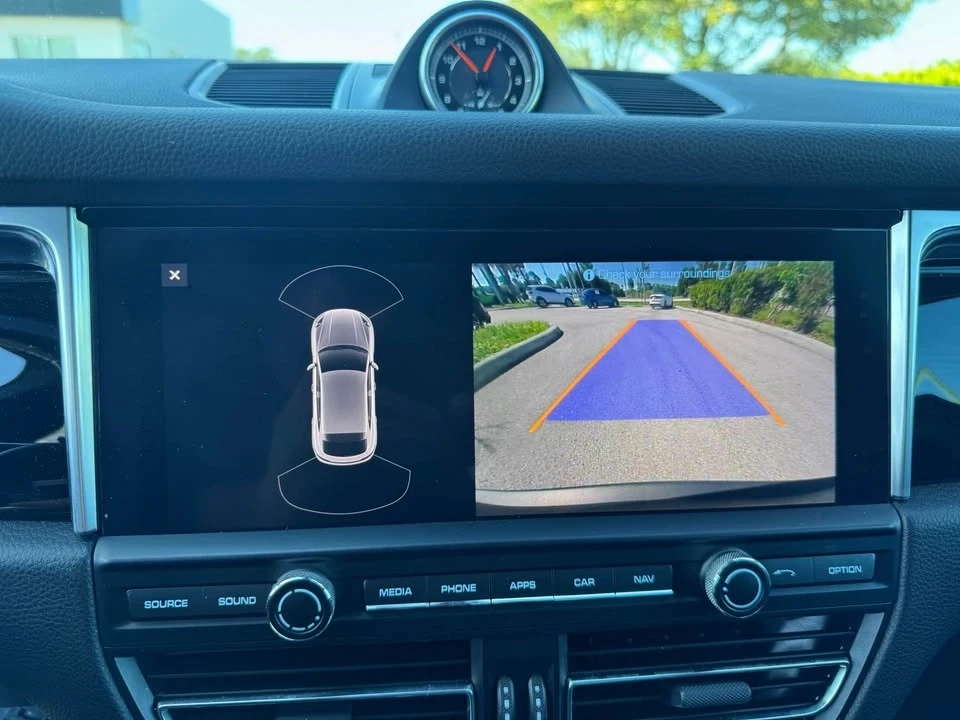 2020 Porsche Macan - Image 11 of 15