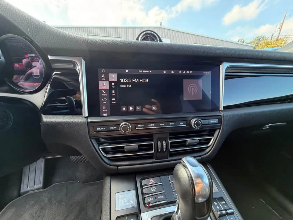 2020 Porsche Macan - Image 12 of 13