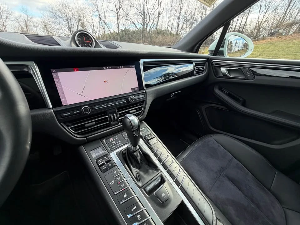 2020 Porsche Macan - Image 15 of 18
