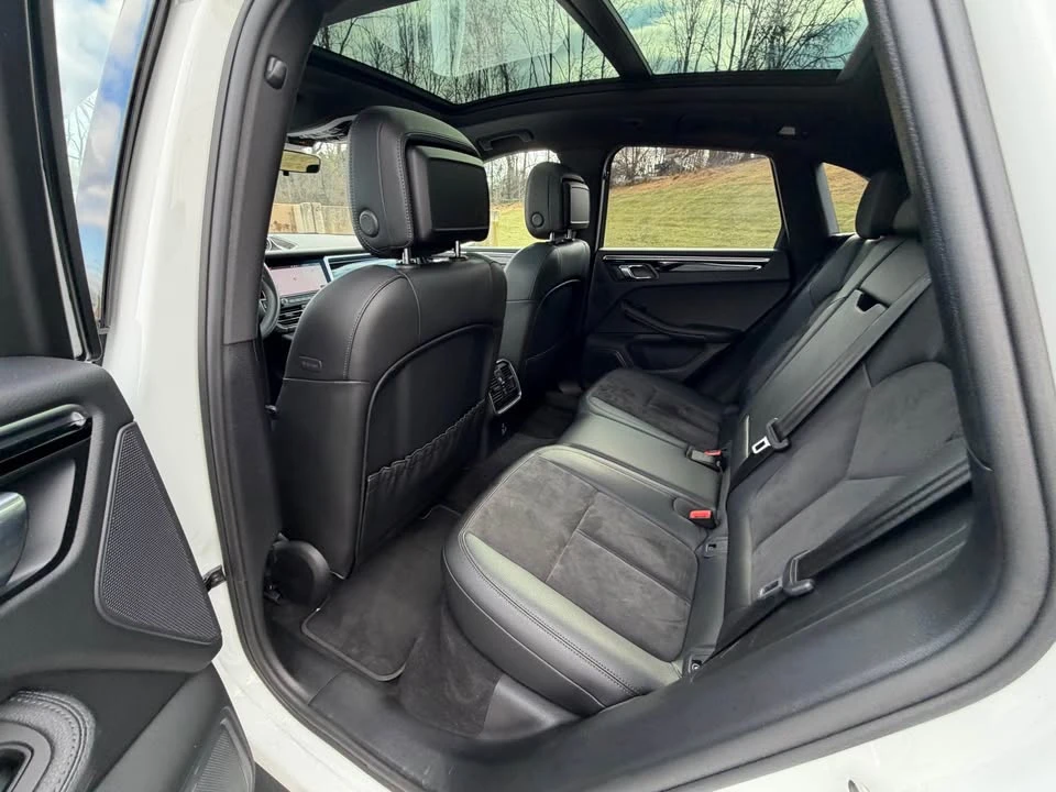 2020 Porsche Macan - Image 16 of 18