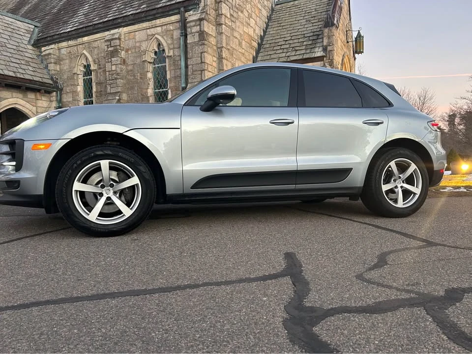 2020 Porsche Macan - Image 18 of 19
