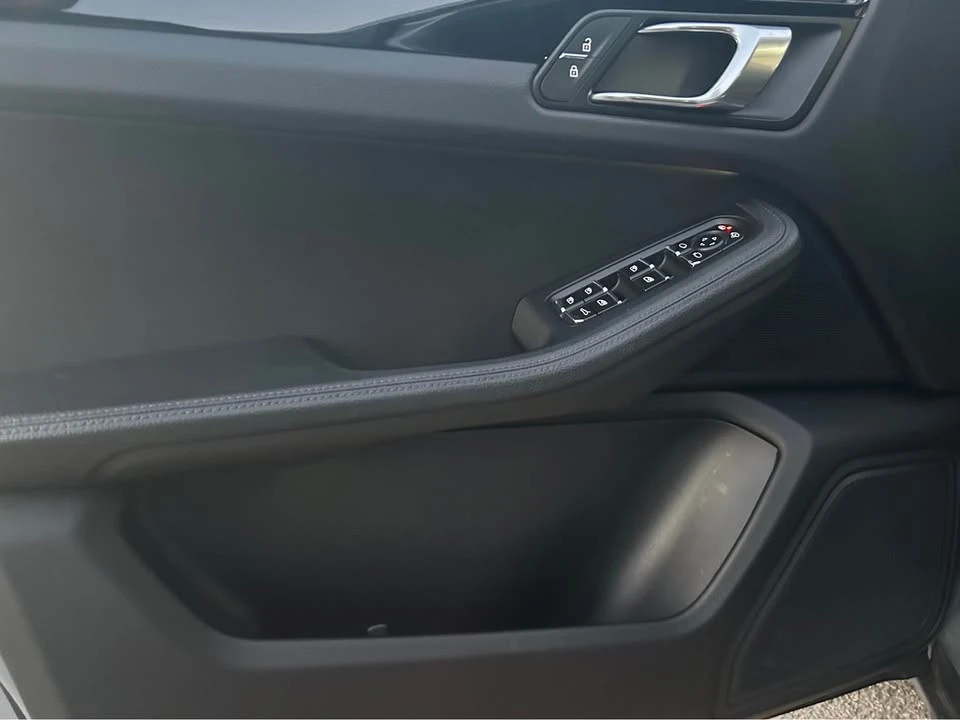 2020 Porsche Macan - Image 14 of 19