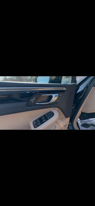2020 Porsche Macan - Image 11 of 12