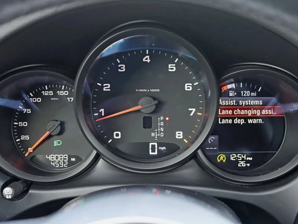 2020 Porsche Macan - Image 9 of 20