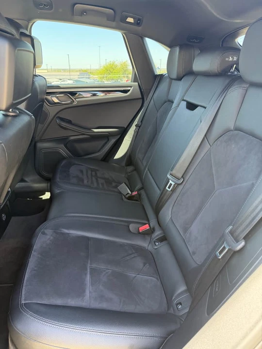 2020 Porsche Macan - Image 15 of 16