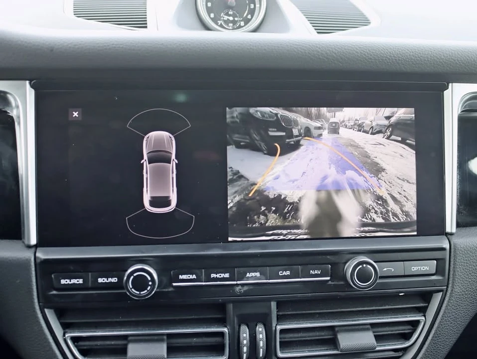 2020 Porsche Macan - Image 11 of 20